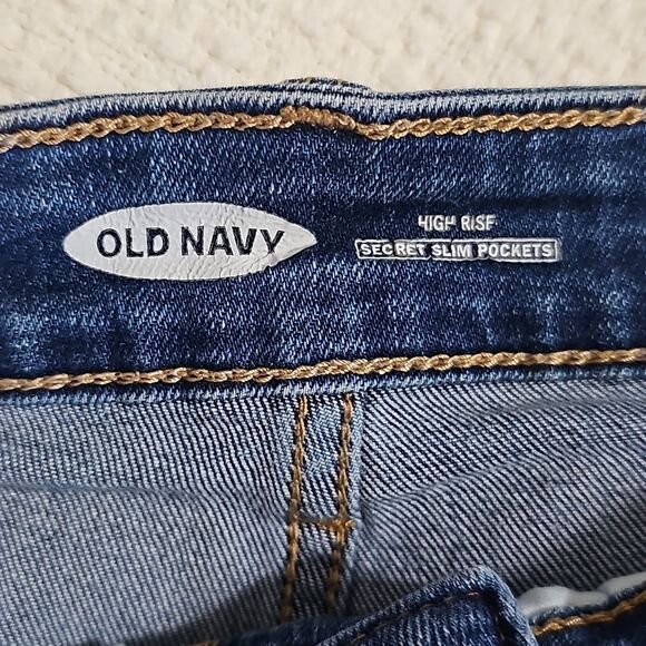 Old Navy Women High Rise Ripped Jeans Shorts, Size 14 - Picture 3 of 4